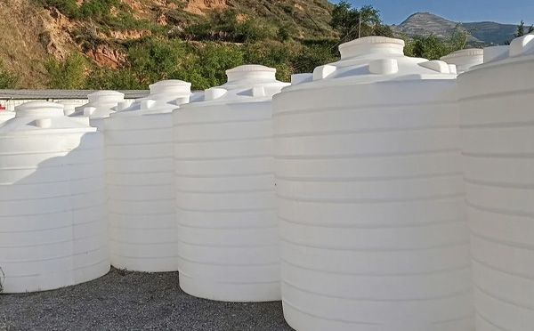 化工液体储存注意事项——选对PE永靖塑料桶避免安全隐患